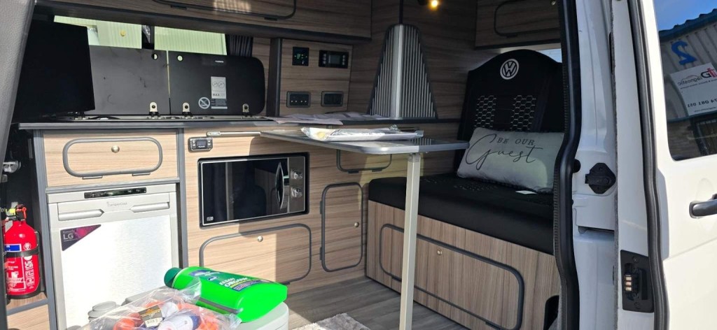 VOLKSWAGEN TRANSPORTER