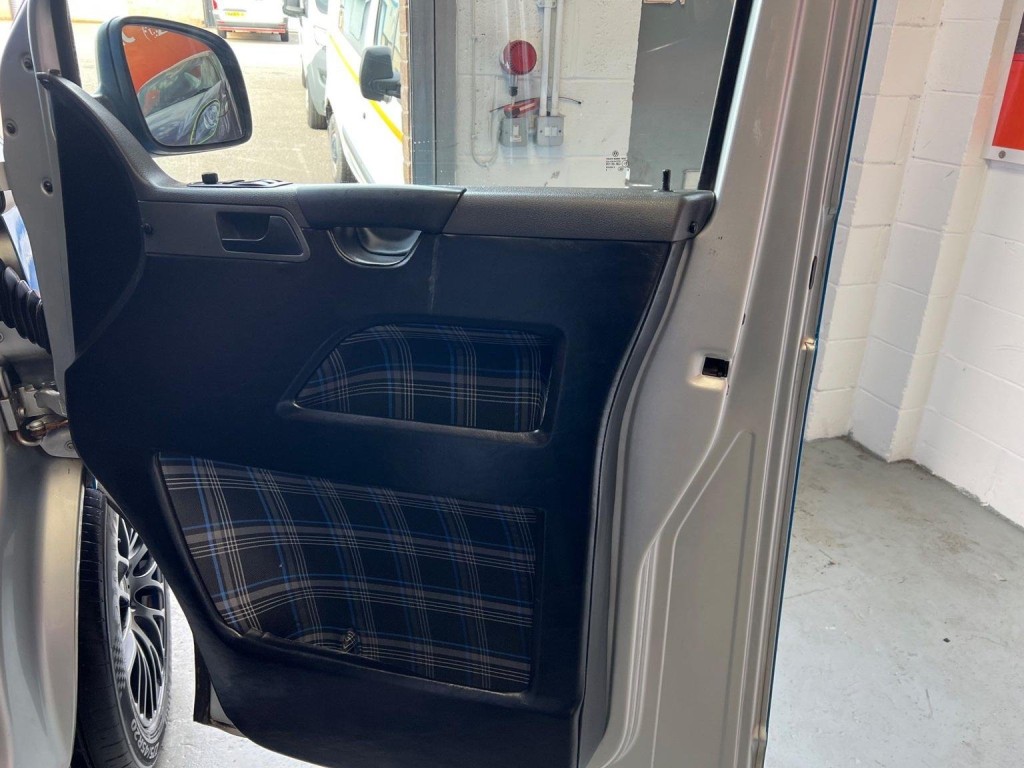 VOLKSWAGEN TRANSPORTER