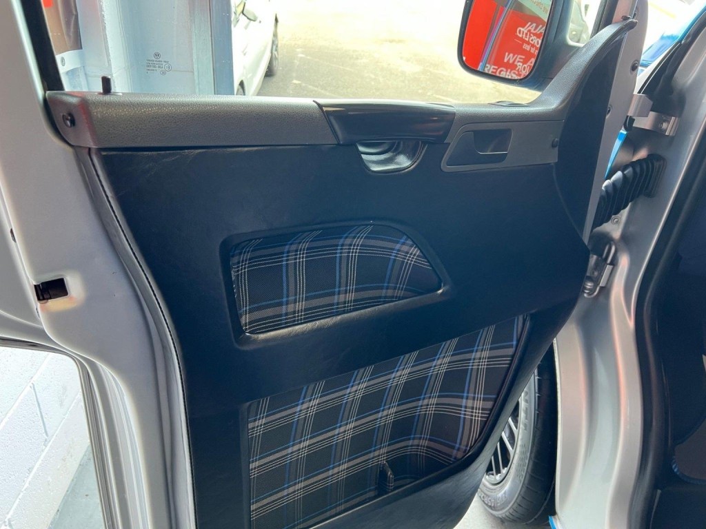 VOLKSWAGEN TRANSPORTER