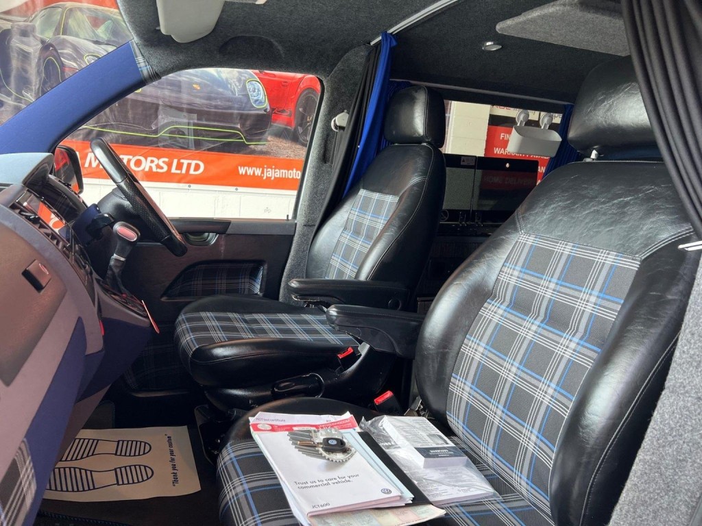 VOLKSWAGEN TRANSPORTER