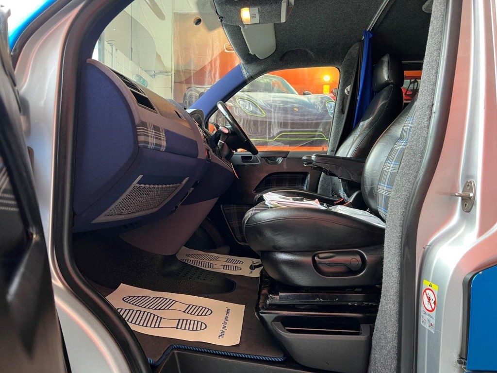 VOLKSWAGEN TRANSPORTER