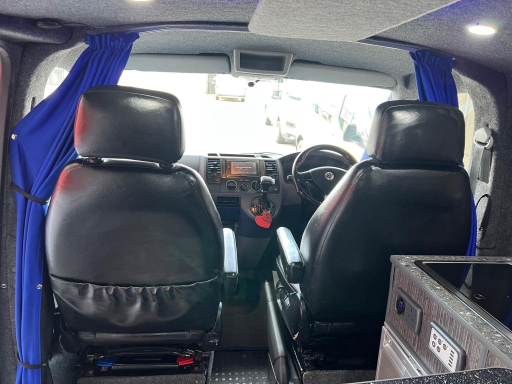 VOLKSWAGEN TRANSPORTER