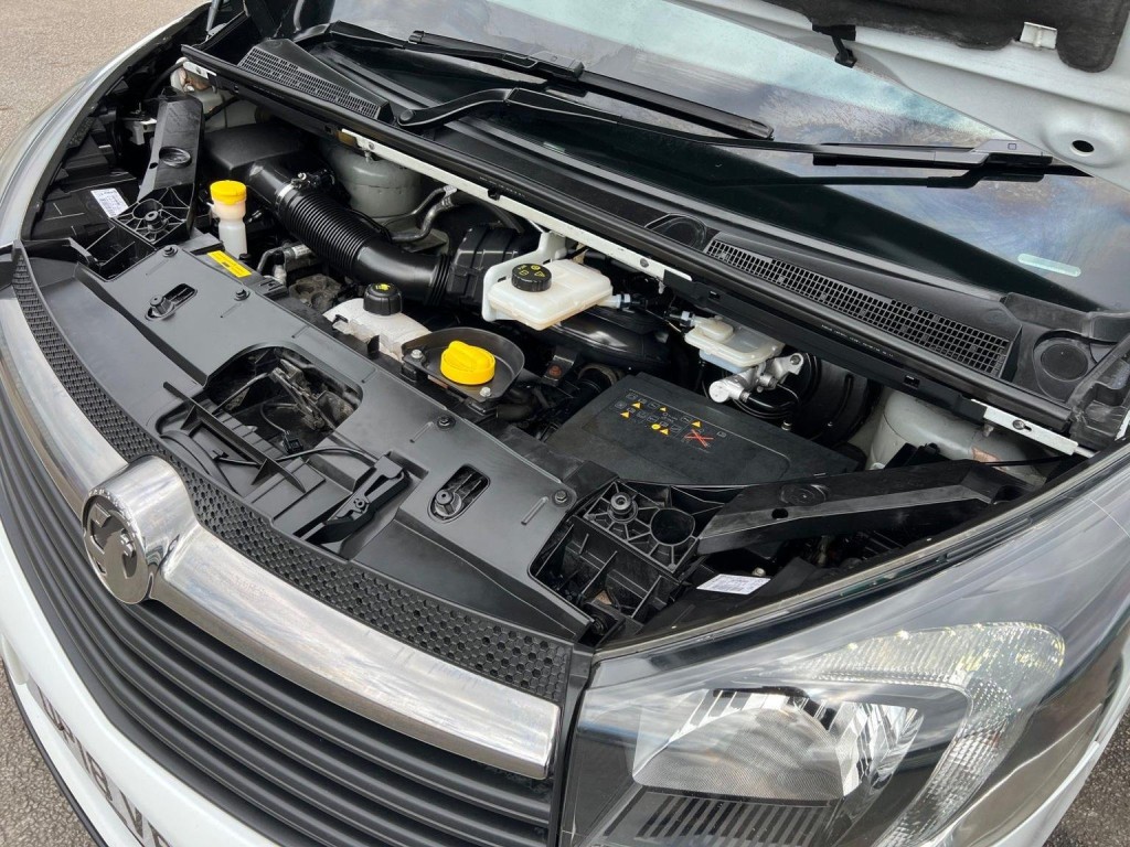 VAUXHALL VIVARO