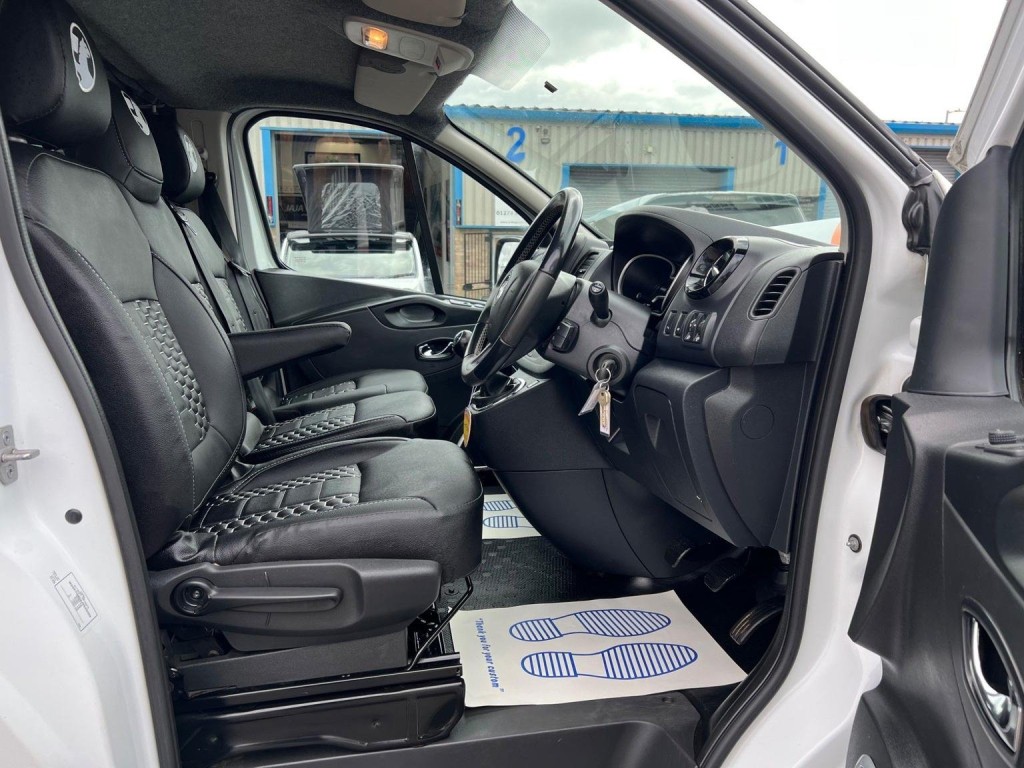 VAUXHALL VIVARO