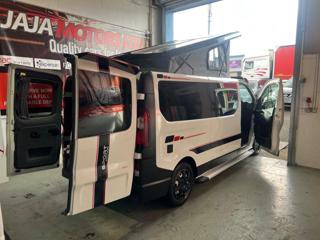 VAUXHALL VIVARO