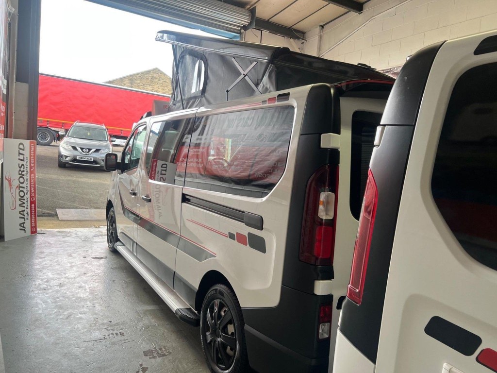 VAUXHALL VIVARO