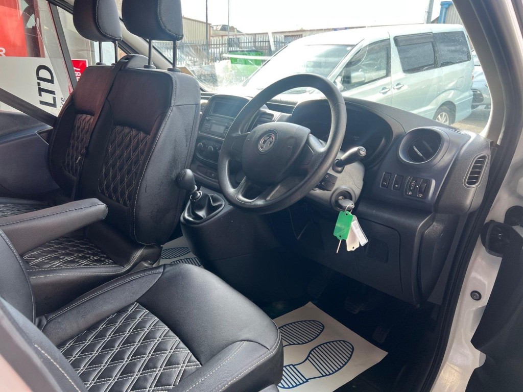 VAUXHALL VIVARO