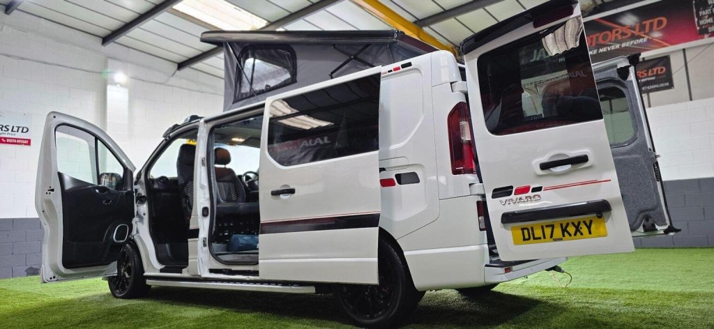 VAUXHALL VIVARO