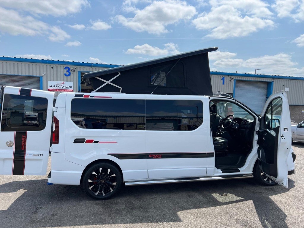 VAUXHALL VIVARO