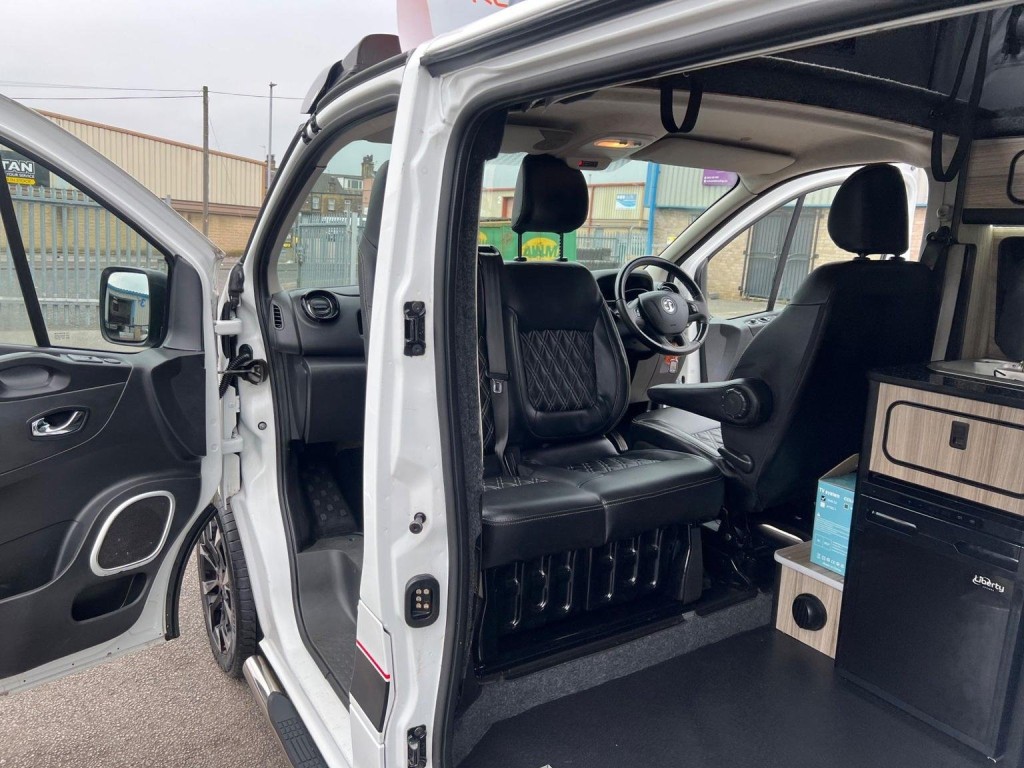 VAUXHALL VIVARO