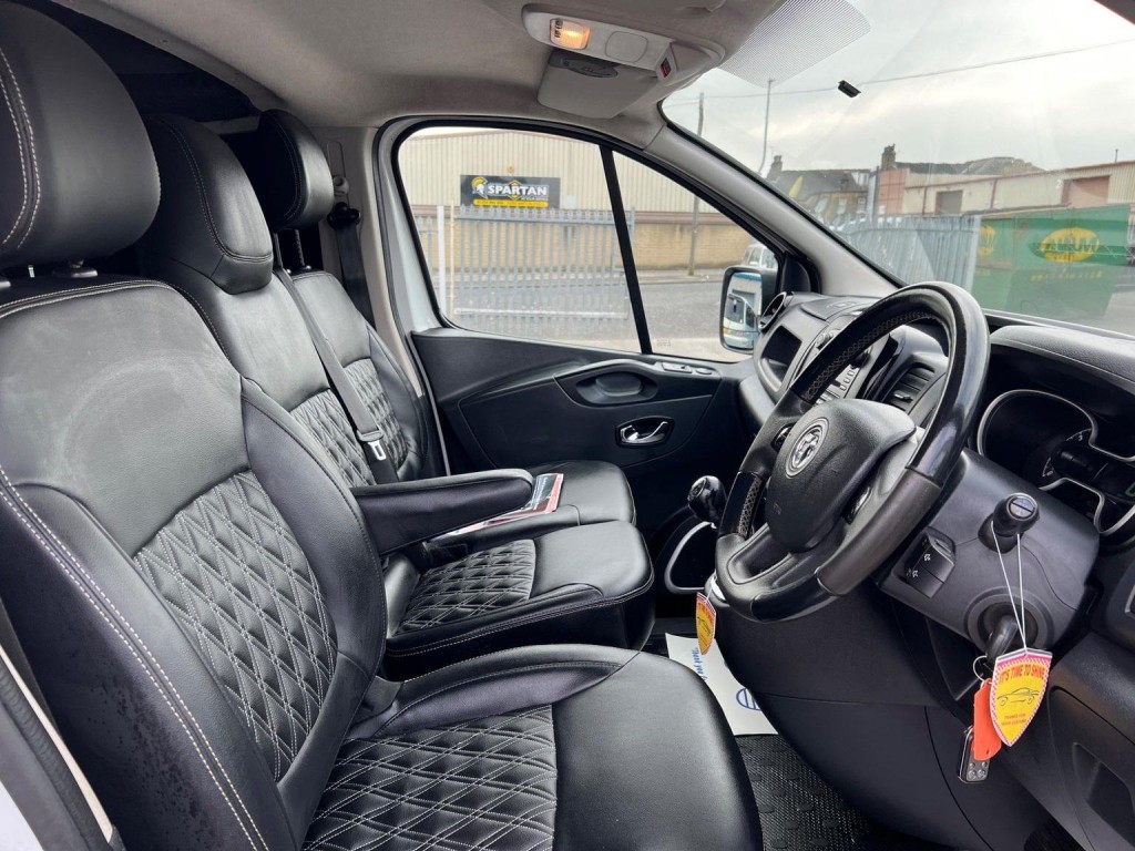 VAUXHALL VIVARO