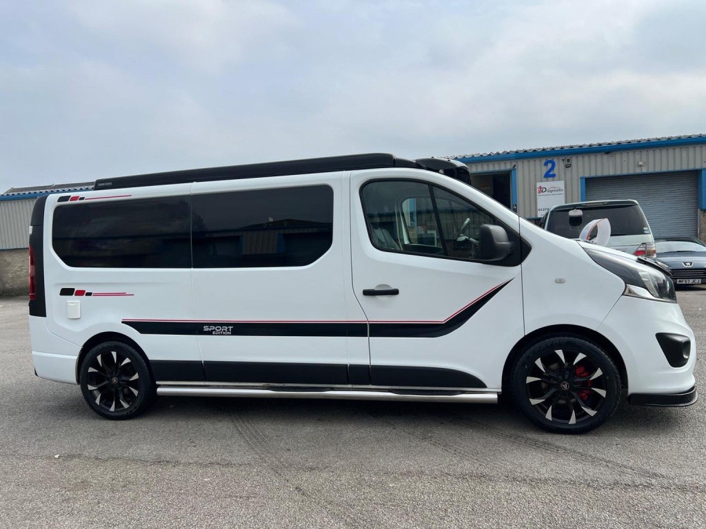 VAUXHALL VIVARO