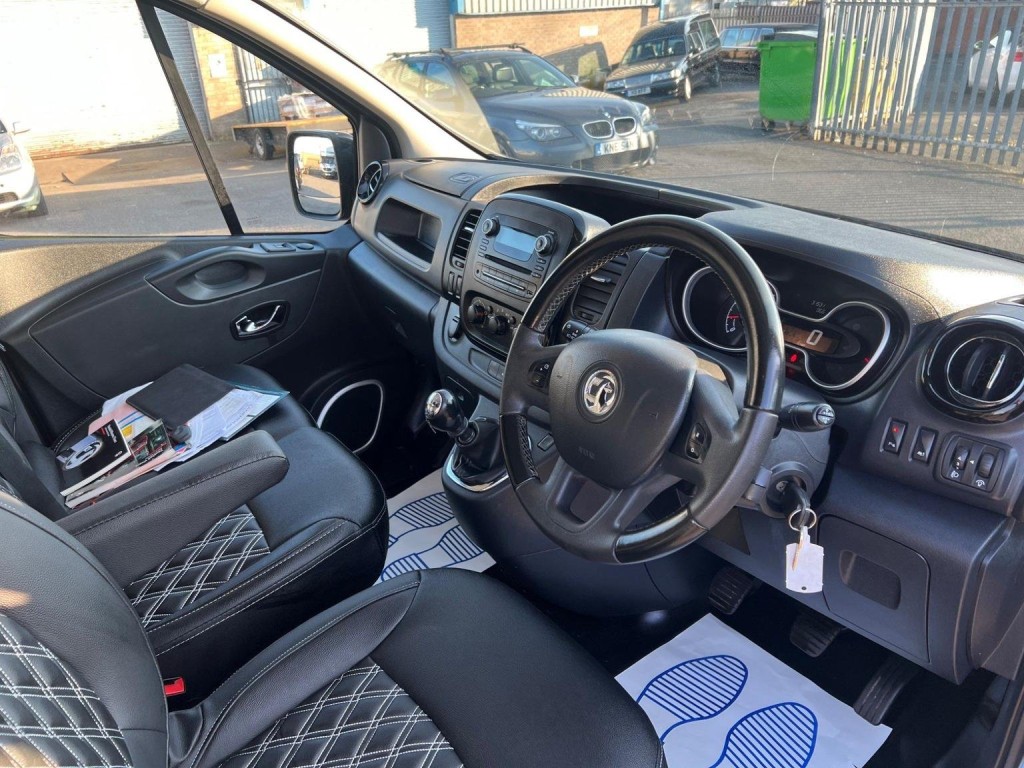 VAUXHALL VIVARO