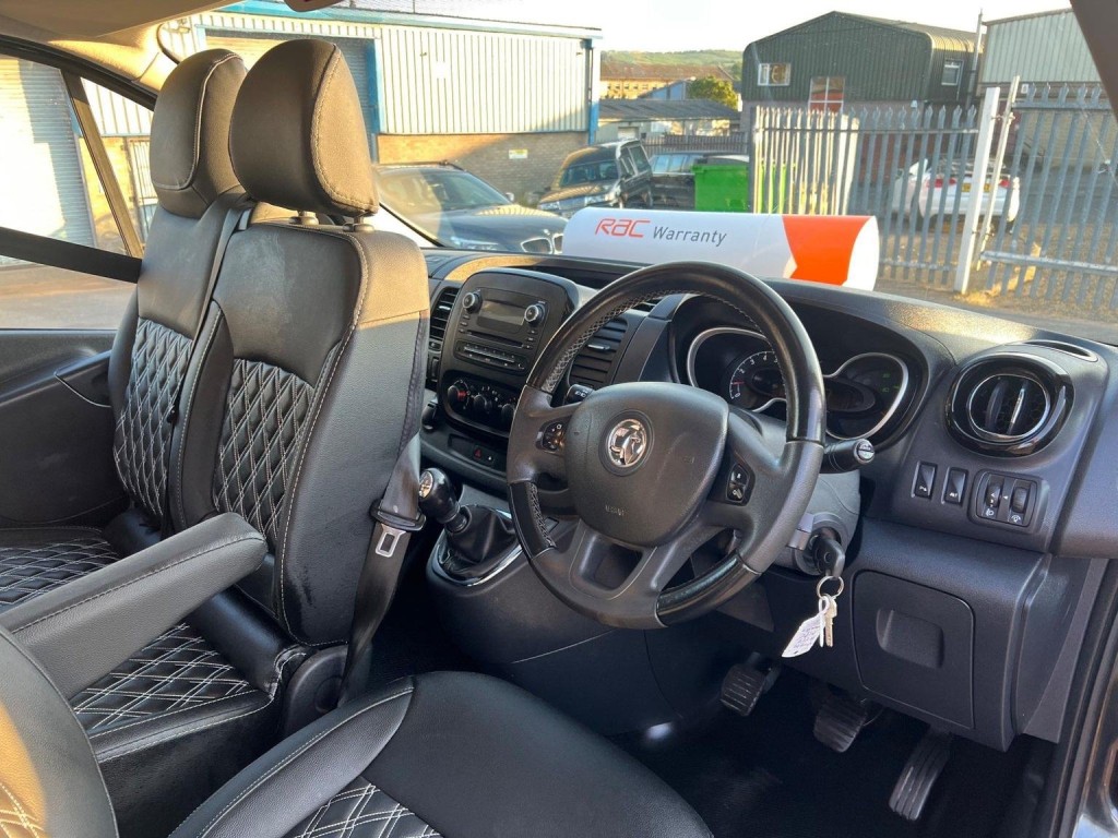 VAUXHALL VIVARO