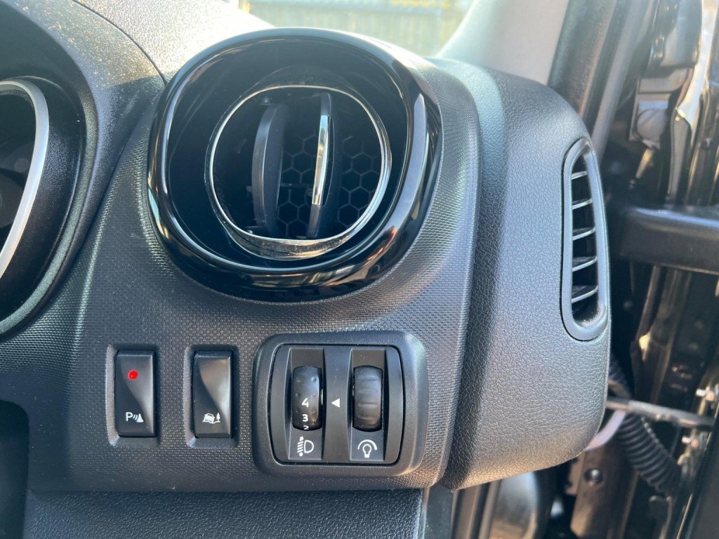 VAUXHALL VIVARO