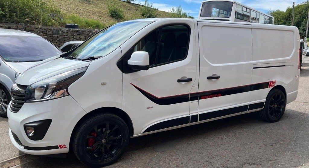 VAUXHALL VIVARO