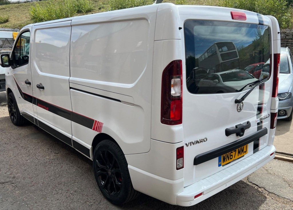 VAUXHALL VIVARO