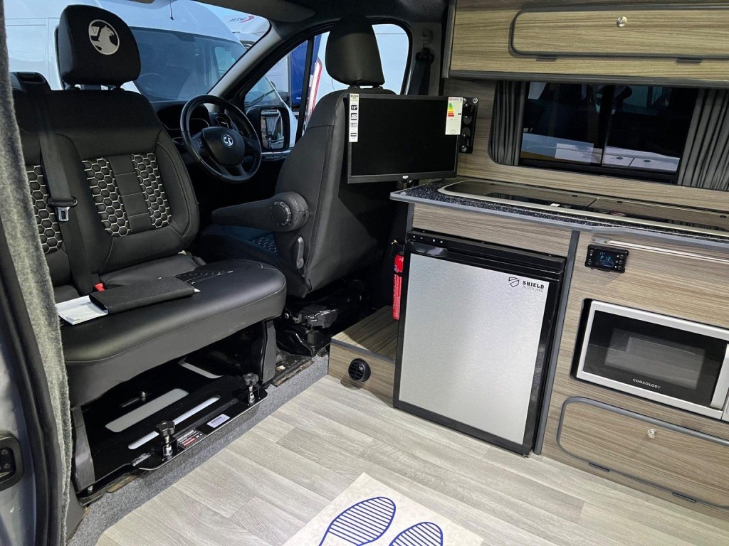VAUXHALL VIVARO
