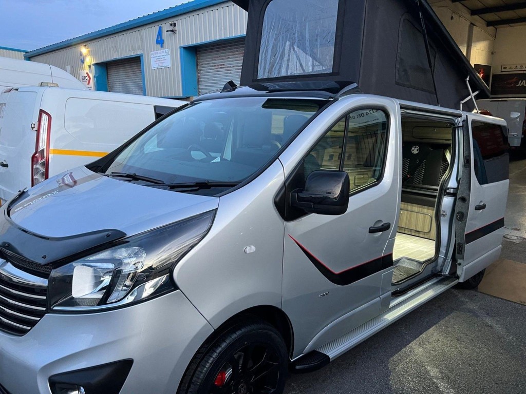 VAUXHALL VIVARO