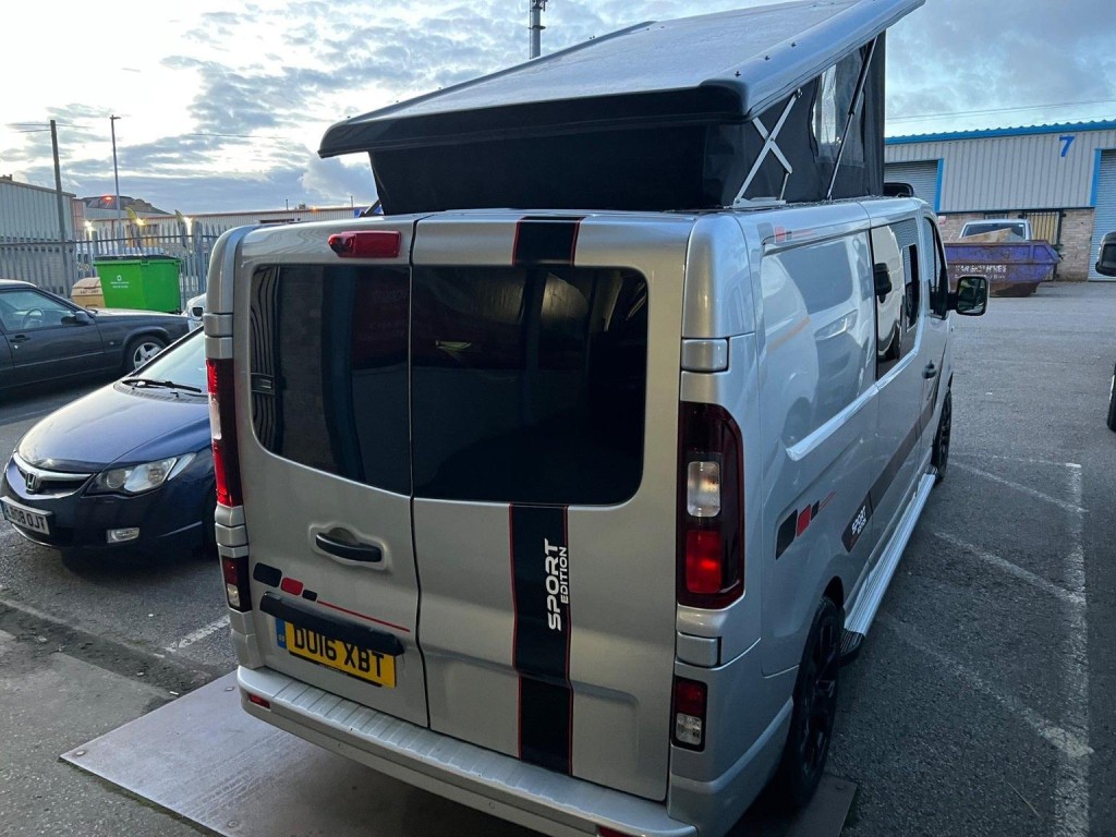 VAUXHALL VIVARO