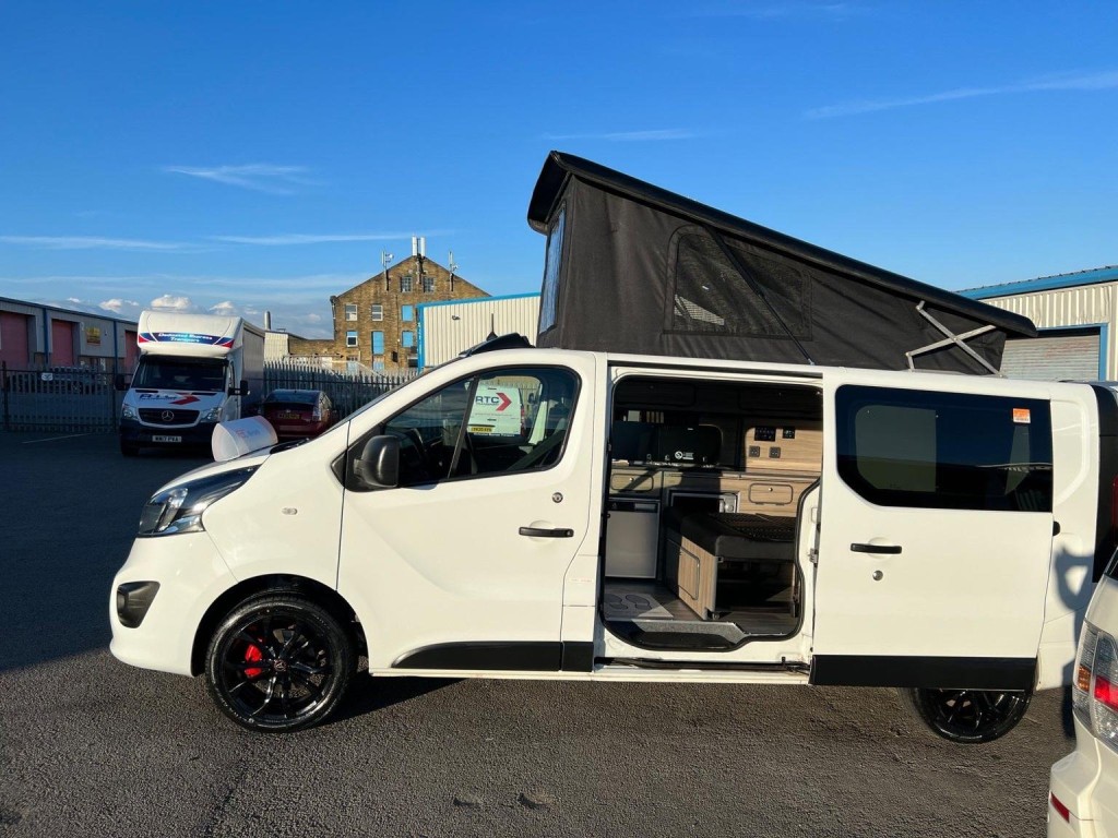 VAUXHALL VIVARO
