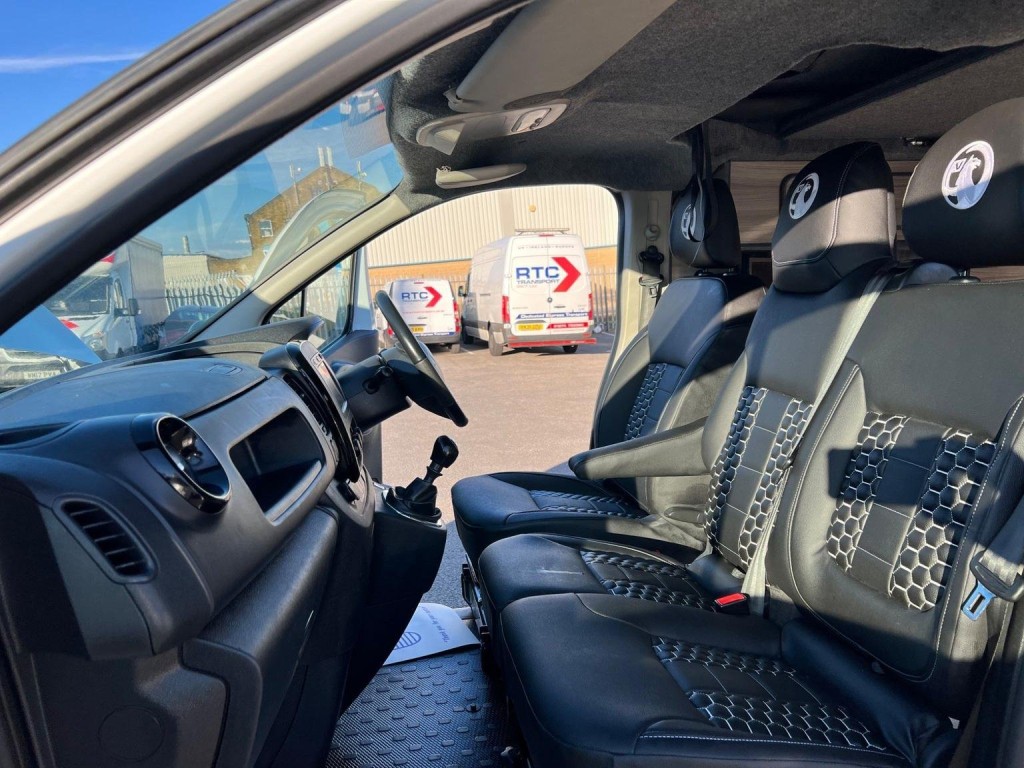 VAUXHALL VIVARO