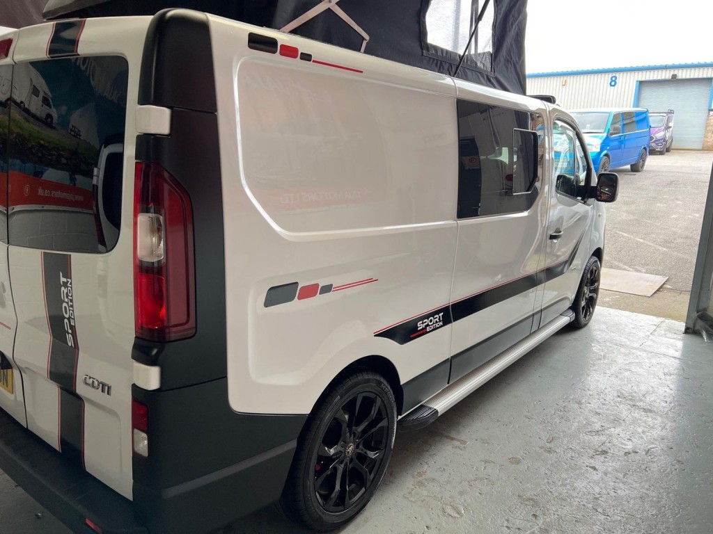 VAUXHALL VIVARO