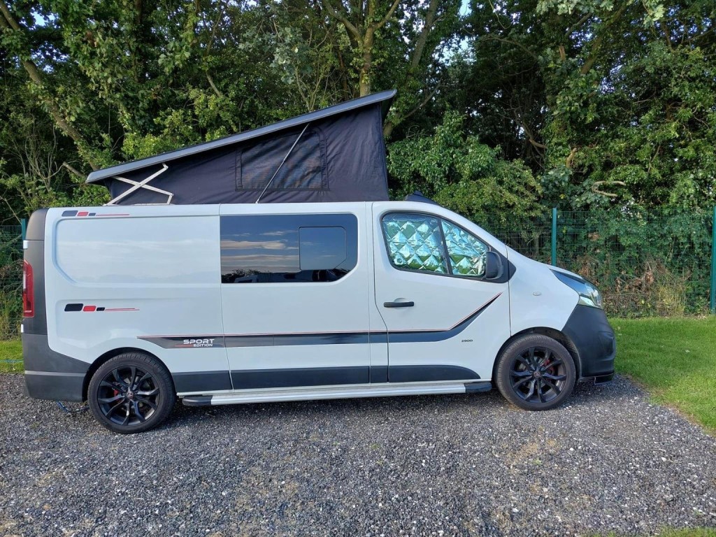 VAUXHALL VIVARO