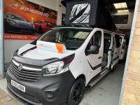 VAUXHALL VIVARO