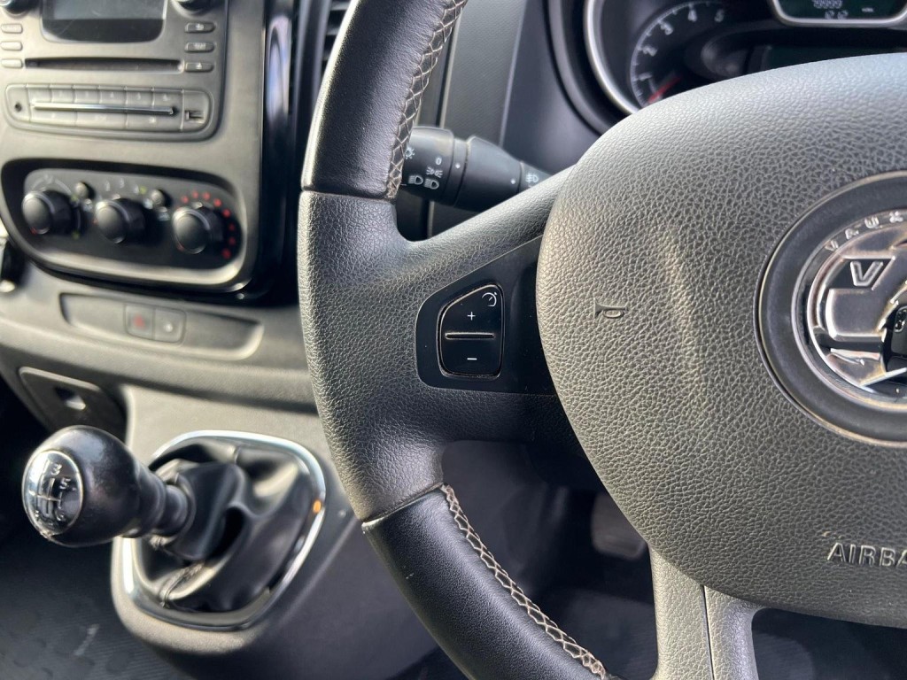 VAUXHALL VIVARO