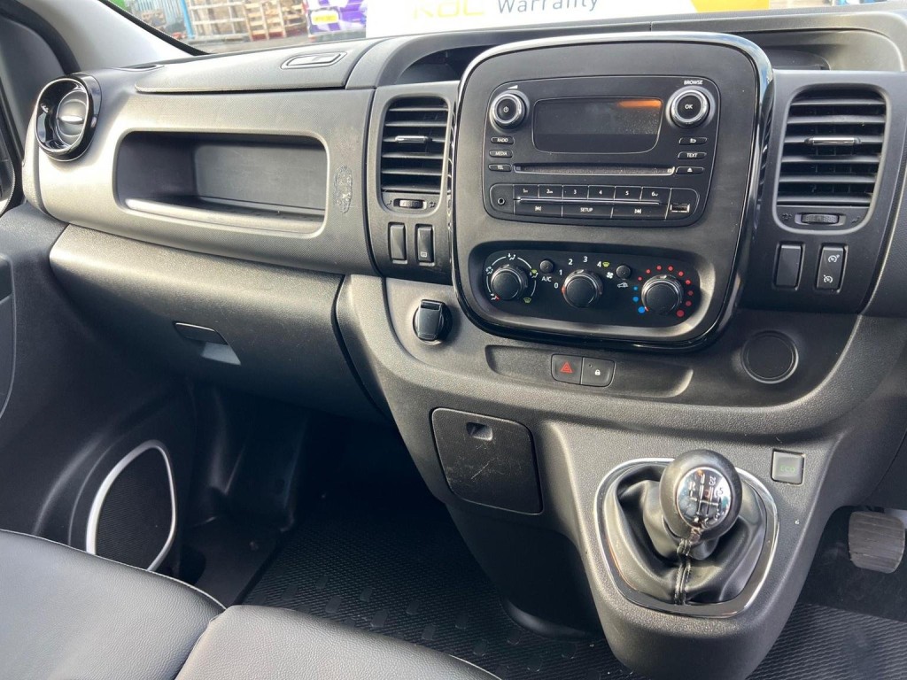 VAUXHALL VIVARO