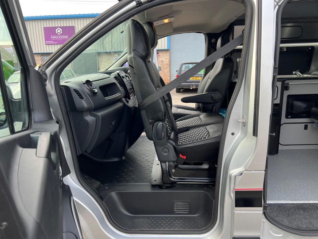 VAUXHALL VIVARO