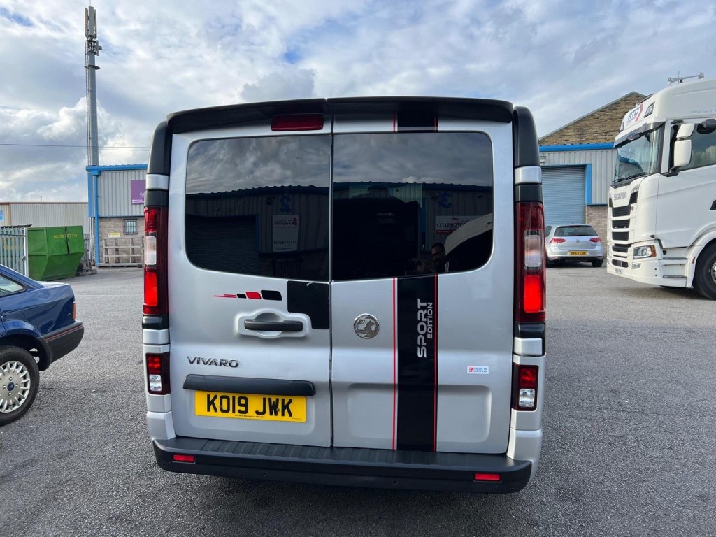 VAUXHALL VIVARO