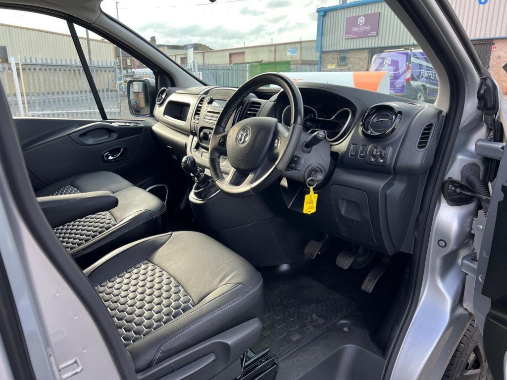 VAUXHALL VIVARO