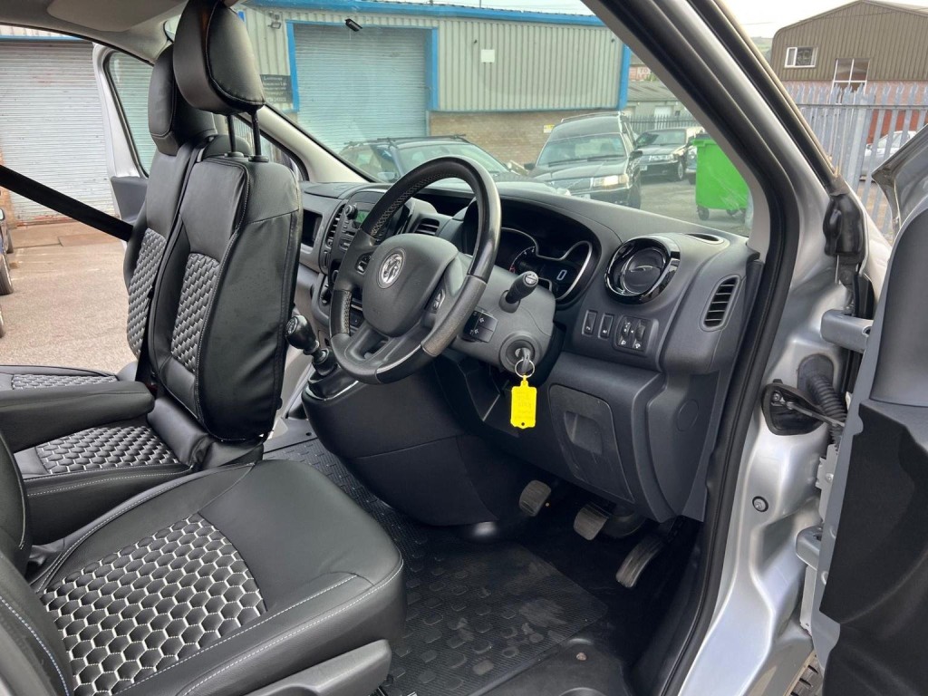 VAUXHALL VIVARO