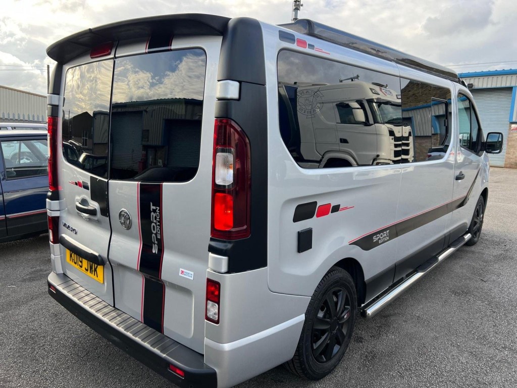 VAUXHALL VIVARO