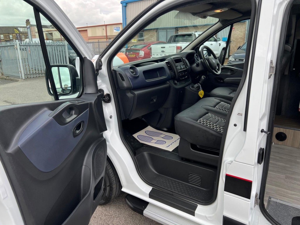 VAUXHALL VIVARO