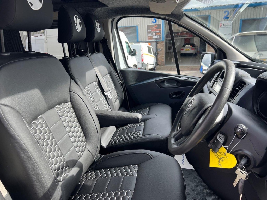 VAUXHALL VIVARO