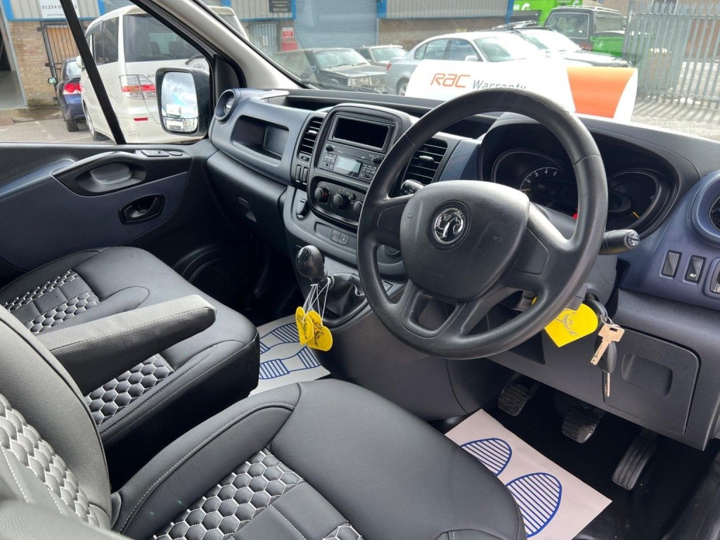 VAUXHALL VIVARO