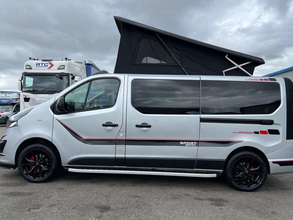 VAUXHALL VIVARO