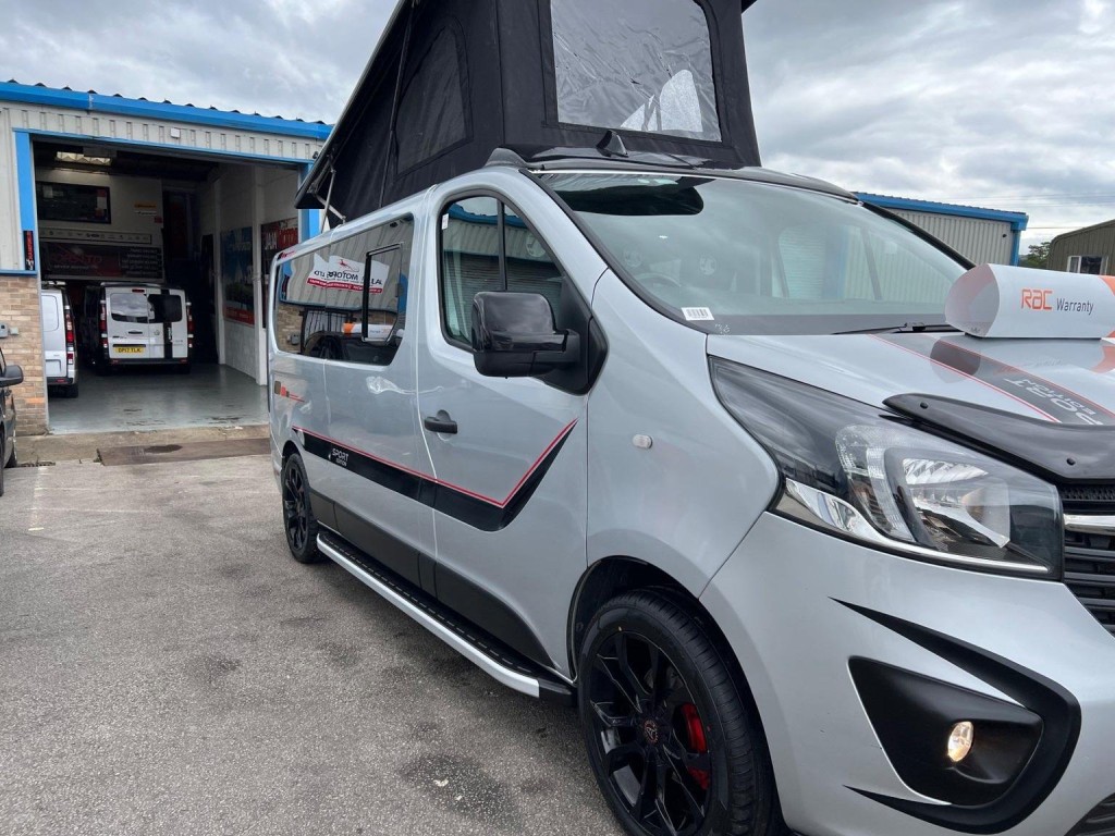 VAUXHALL VIVARO