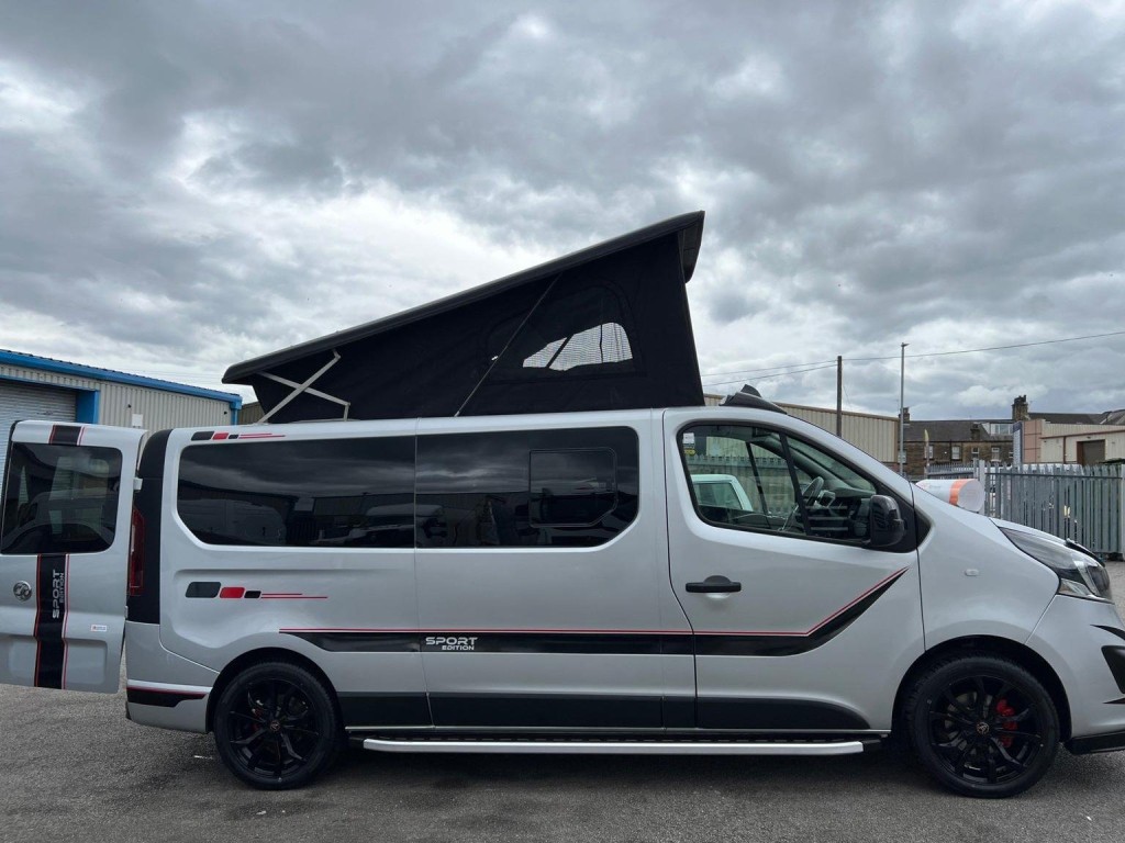 VAUXHALL VIVARO