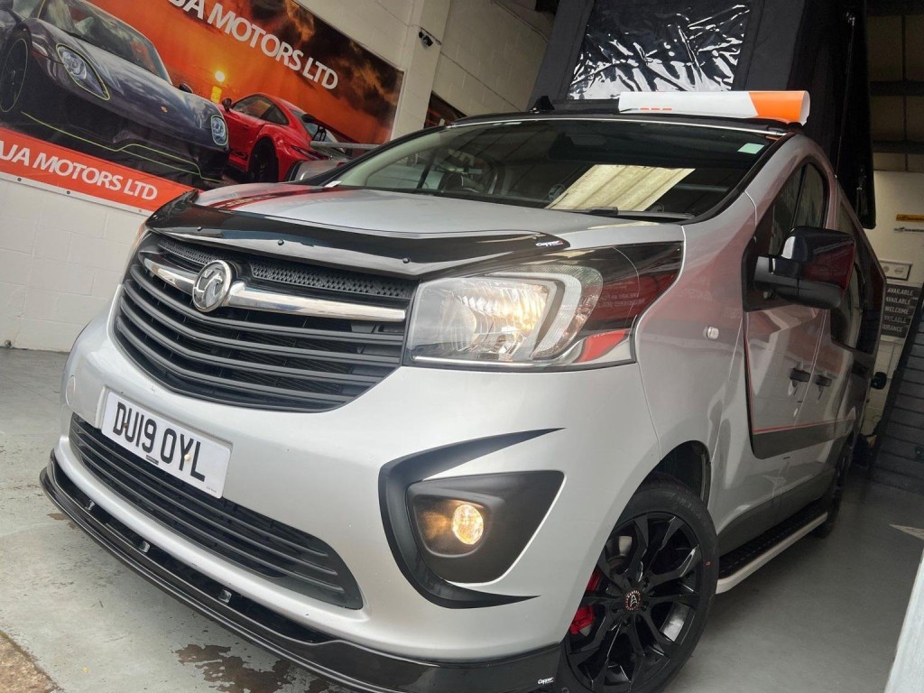 VAUXHALL VIVARO