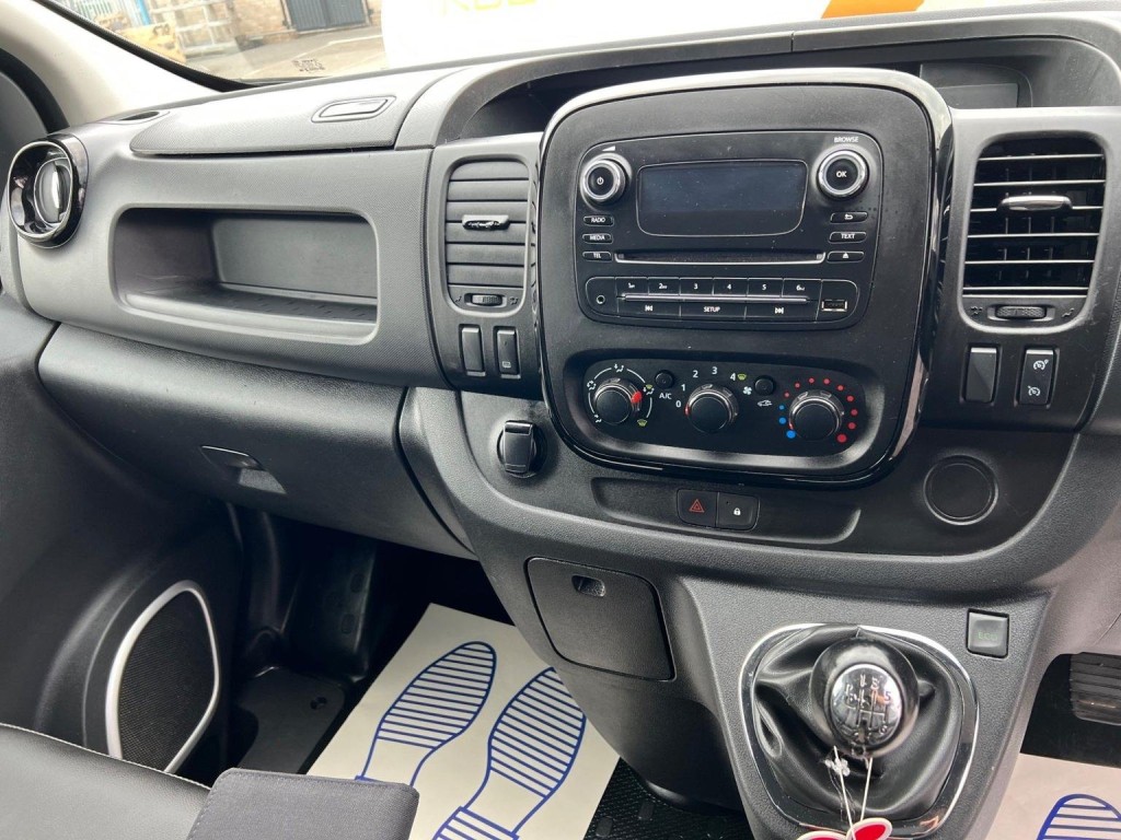 VAUXHALL VIVARO