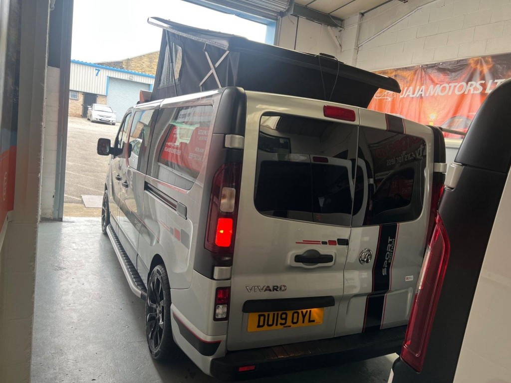 VAUXHALL VIVARO