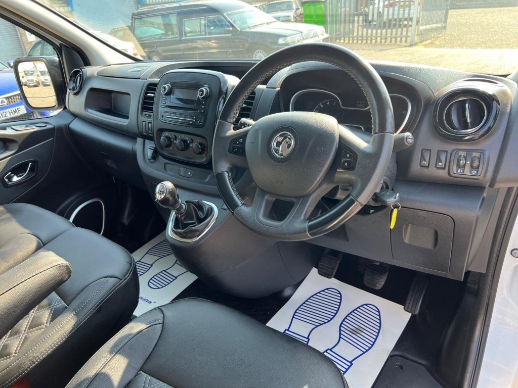 VAUXHALL VIVARO