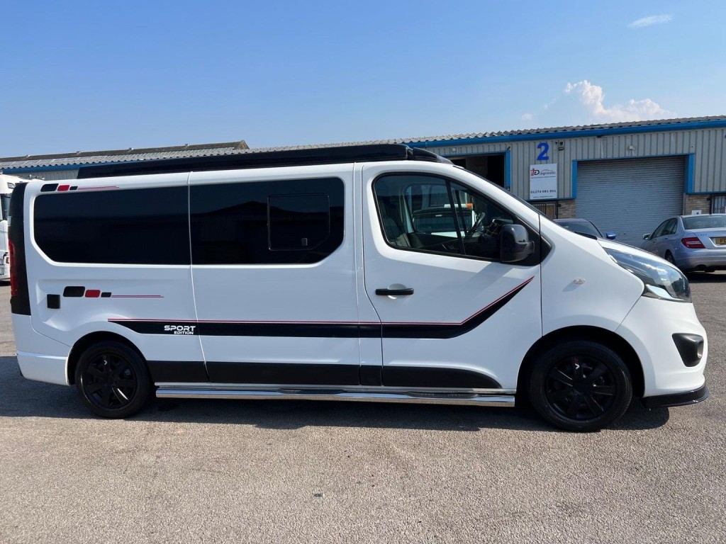 VAUXHALL VIVARO