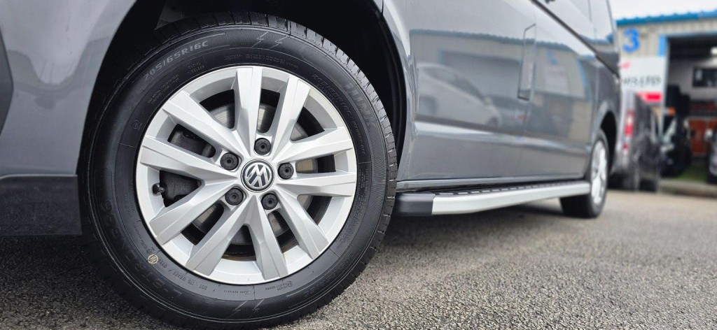 VOLKSWAGEN TRANSPORTER