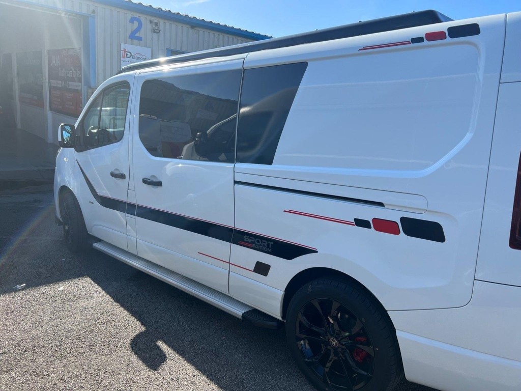 VAUXHALL VIVARO