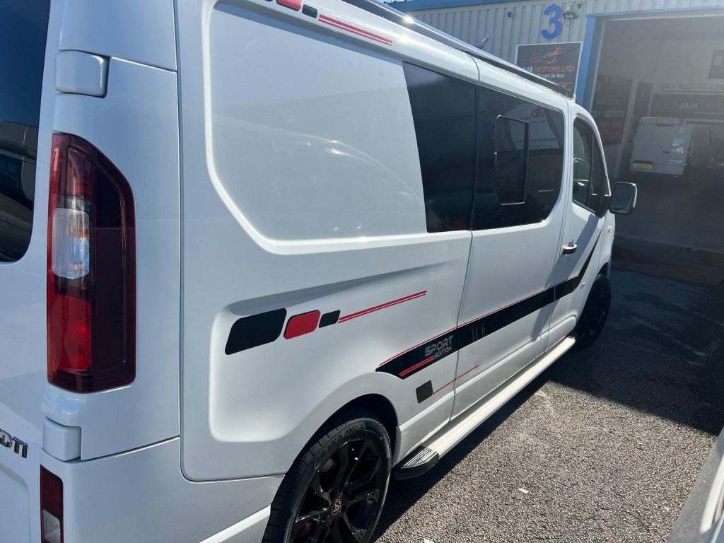 VAUXHALL VIVARO